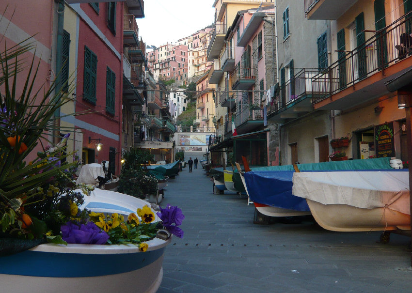 Centro cittadino di Manarola con barche