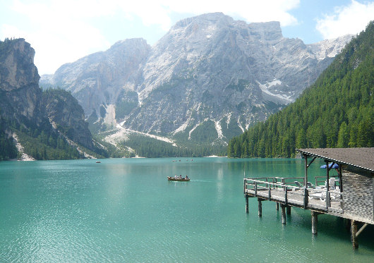 Lago di Braies e barca a remi