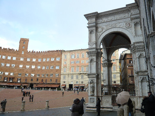 Siena: Cappella di Piazza