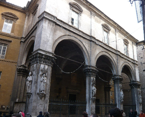 Siena: Loggia della Mercanzia