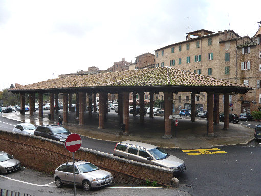 Siena: Piazza Mercato