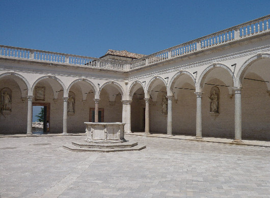 Chiostro dei Benefattori