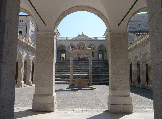 Cisterna con scalone principale dell'Abbazia di Montecassino