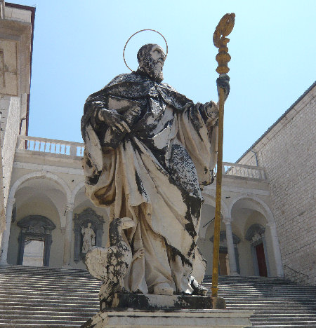 Statua di San Benedetto