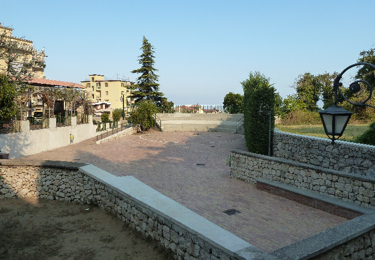 Piazza_Anfiteatro Francavilla di Corbara