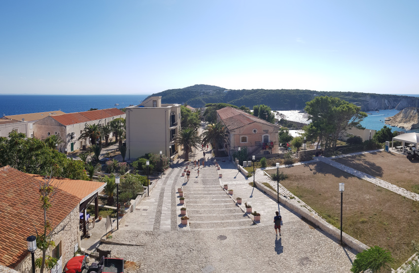 Centro abitato dell'Isola_di_San_Nicola alle Tremiti