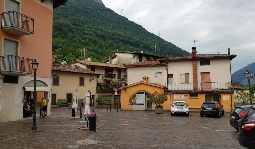 Monasterolo del Castello piazzetta