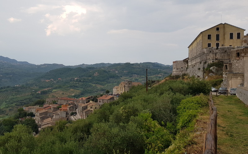 Borgo antico di Montesarchio con Chiesa diruta dell'Immacolata