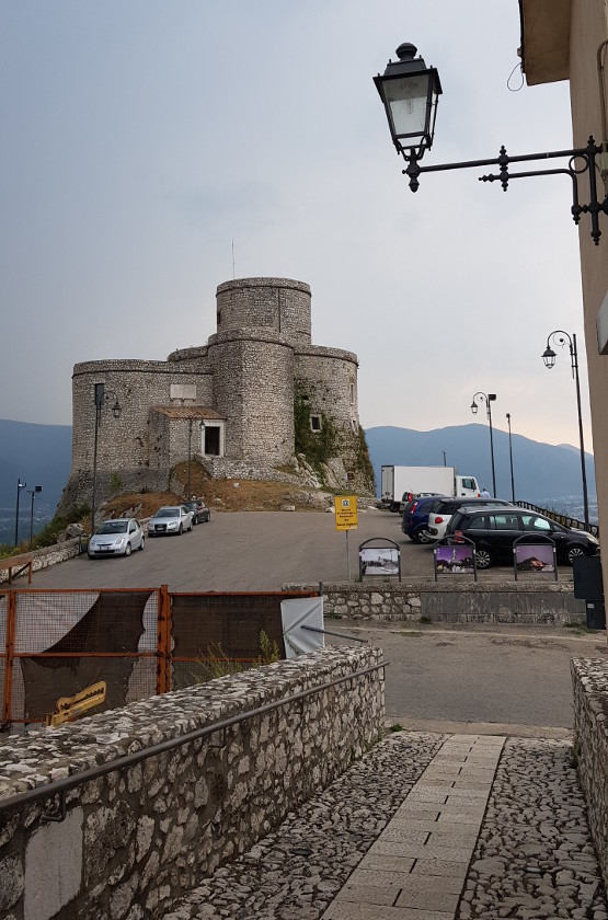 Torre di Montesarchio vista dalla discesa del castello