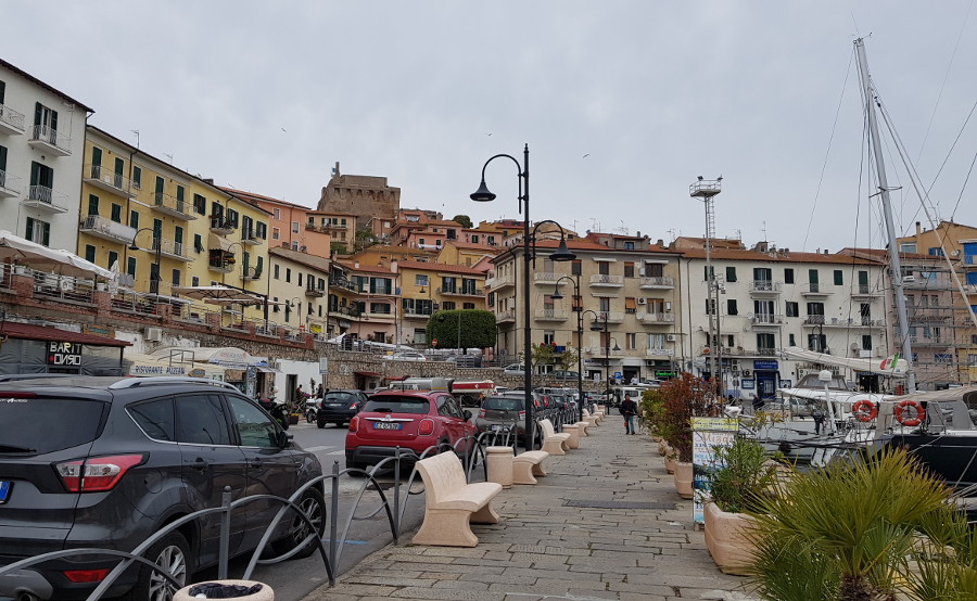  Porto Santo Stefano: Piazzale Candi