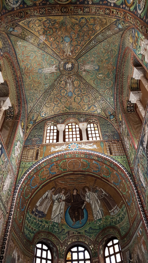 Ravenna Basilica di San_Vitale mosaici dell'abside