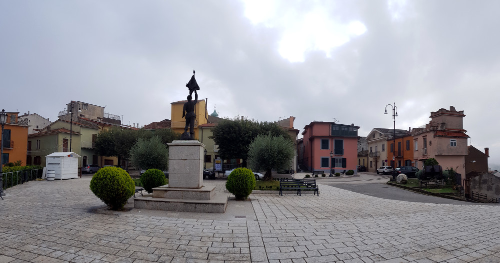 Sant'Angelo all'Esca Piazza Fante D'Italia