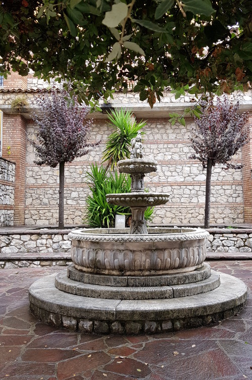Una fontana a Sant'Angelo all'Esca