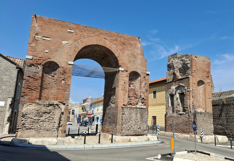 Arco di Adriano di Santa_Maria Capua Vetere