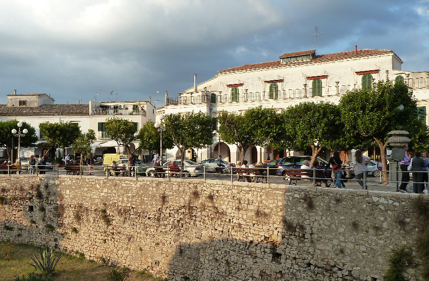 Venosa Piazza_Castello