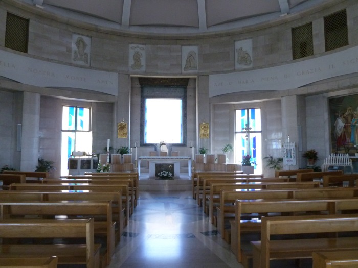 Interno chiesa Santuario Madonna_di_Lourdes di Verona