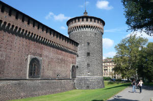 Foto facciata anteriore del Castello Sforzesco