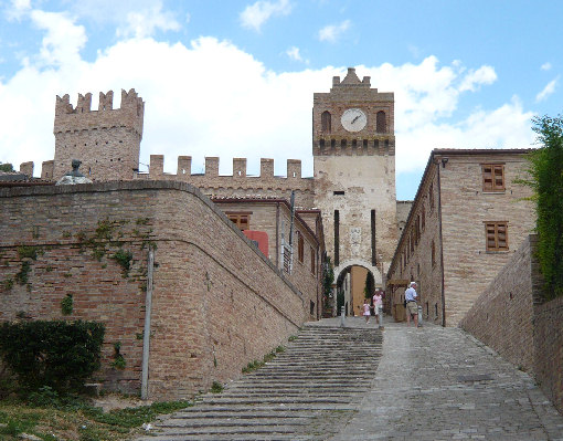 Porta d'ingresso al borgo fortificato di Gradara