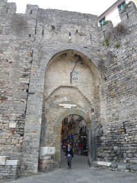 Porta del centro_storico di Portovenere