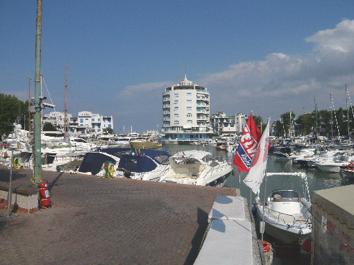 Lungo darsena di Porto Verde