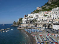 Atrani con spiaggia