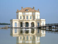 Casino di caccia del Vanvitelli nel lago di Fusaro