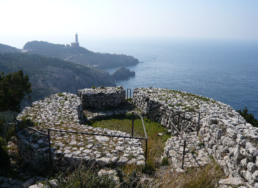 Capri: fortino con Punta Carena sulla sfondo