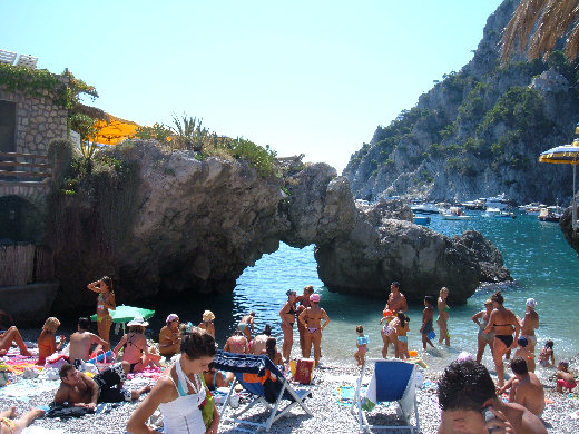 Capri: spiaggia di Marina Piccola con archetto