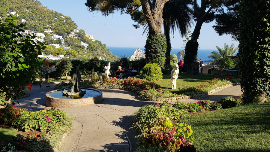  Capri: Giardini di Augusto