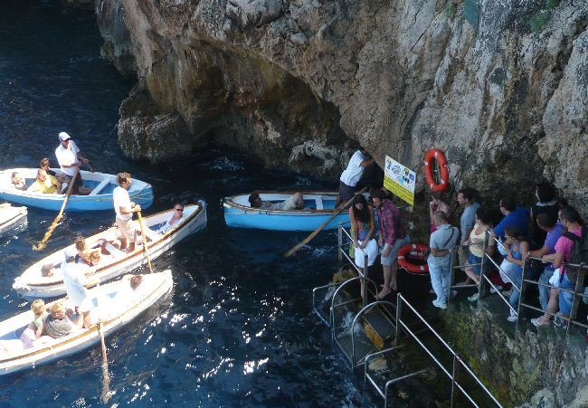 Attesa per la Grotta_Azzurra di Capri