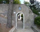 Capri: Ingresso chiesetta di Cetrella 