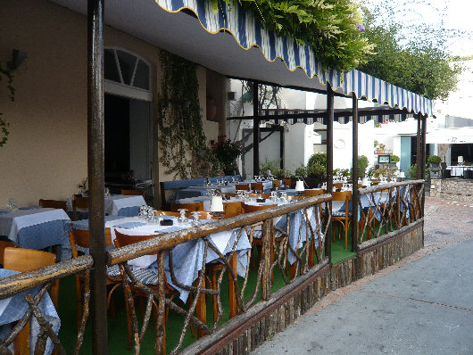 Capri: un ristorante in Via Camerelle