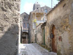 Scorcio di una stradina con chiesa dell'Annunziata