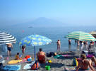 Spiaggia di Pozzano col Vesuvio