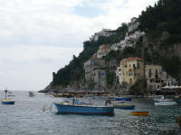 Borgo marinaro di Conca dei Marini visto dal mare