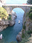 Ponte sul fiordo di Furore