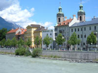 Lungofiume Inn con i campanili del Duomo di San Giacomo