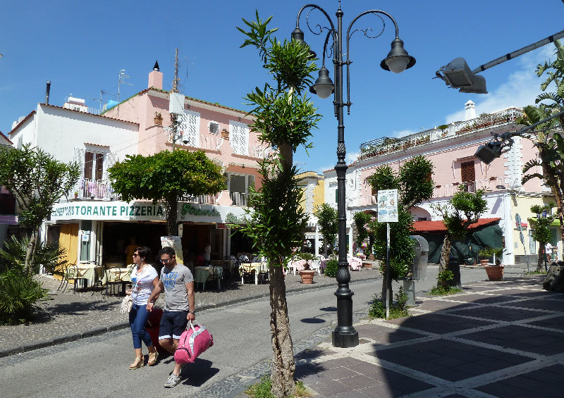 Via_Roma isola_pedonale Ischia_Porto