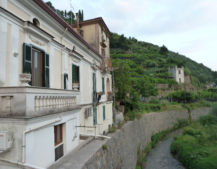 Frazione di Vecite di Maiori e fiume Reginna