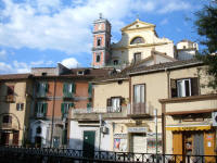 Basilica di Maiori tra le case