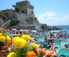 Spiaggia di Erchie (frazione di Maiori) con Torre normanna