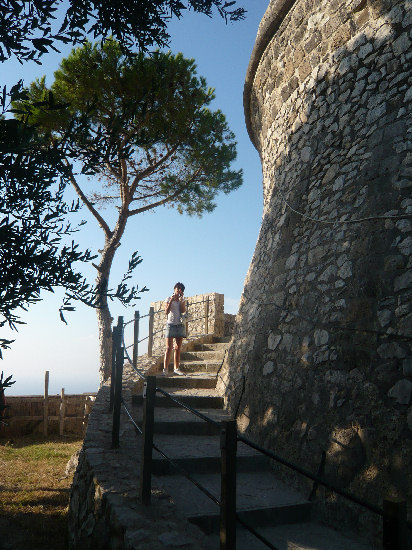 Salita alla Torre del Castello dell'Annunziata