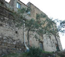 Antiche mure della casa fortificata dell'ex convento agostiniano a Santa Maria