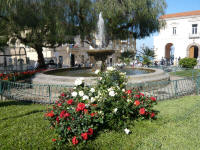 Piazza Vescovato con fontana