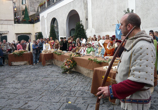 Cerimonia_nuziale medievale a Scala 