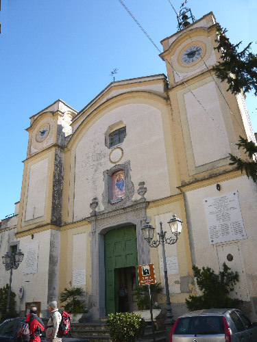 Alberi: Chiesa Santa Maria delle grazie