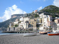 Minori con spiaggia d'inverno