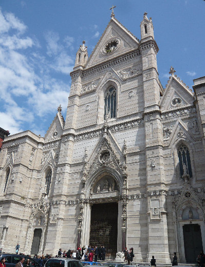 Facciata del Duomo di Napoli