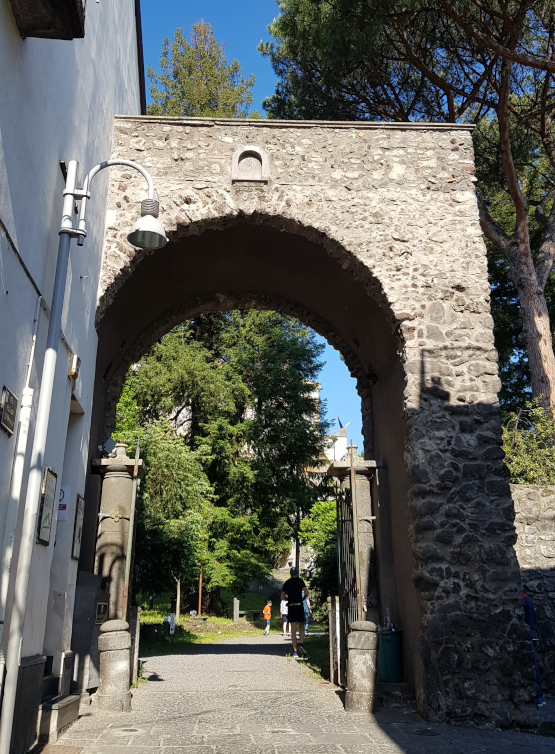 Ottaviano porta d'ingresso al Casttel Mediceo