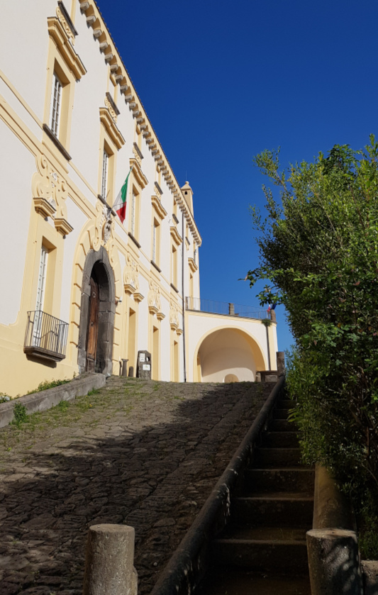 Ottaviano salita al Castello mediceo